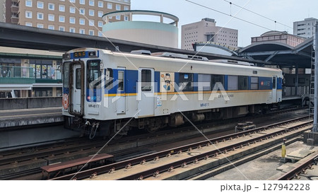 長崎駅に停車中の松浦鉄道MR-611形 127942228