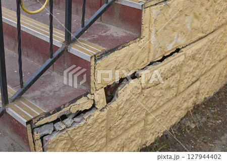 Damaged Structure Requires Urgent Repair Work 127944402