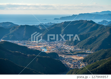 世界遺産 熊野古道伊勢路 「ツヅラト峠」頂上見晴台からの絶景 127944957