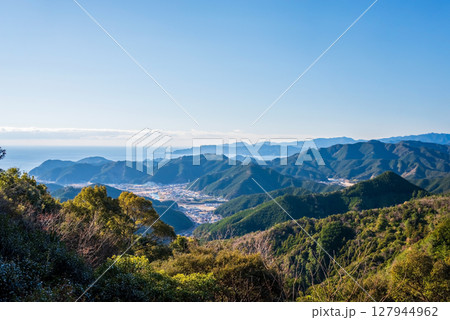 世界遺産 熊野古道伊勢路 「ツヅラト峠」頂上見晴台からの絶景 世界遺産 熊野古道伊勢路 「ツヅラト峠」頂上見晴台からの絶景 127944962