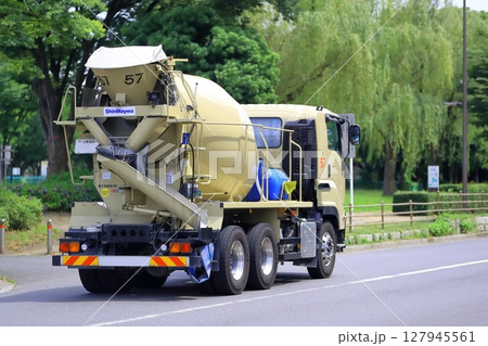 アジテータトラック（コンクリートミキサー車） 127945561