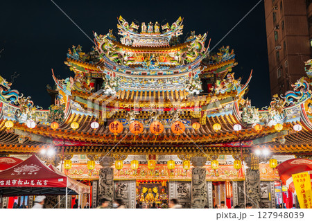 台湾　松山慈祐宮　※一部ソフトフォーカス 127948039