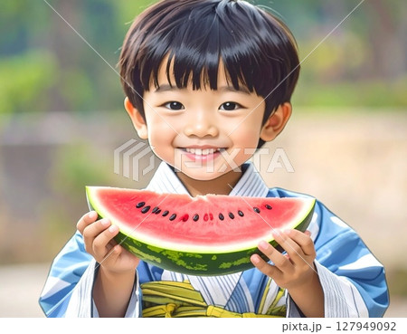 スイカを食べる男の子　イラスト 127949092