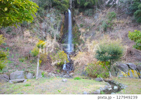 越前岬の「白竜の滝」/白竜の滝公園/越前海岸の海の目の前にある滝 越前岬の「白竜の滝」/白竜の滝公園/越前海岸の海の目の前にある滝 127949239