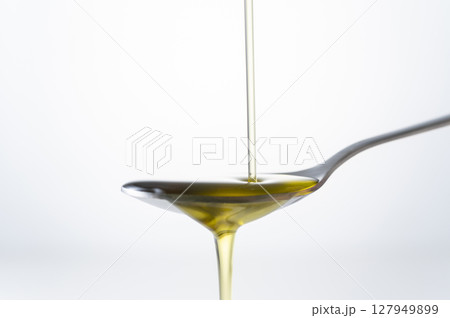 オリーブオイル 127949899