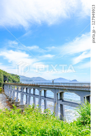 初夏の惣郷川橋梁　山口県阿武郡 127949913