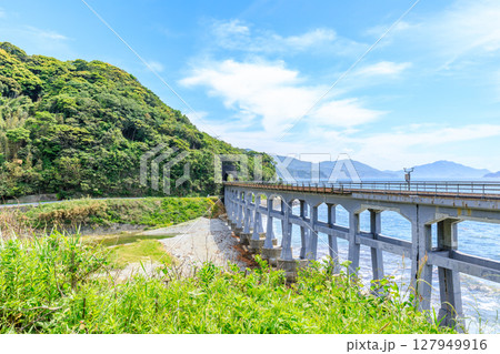 初夏の惣郷川橋梁　山口県阿武郡 127949916