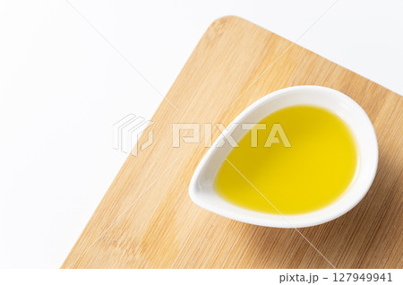 オリーブオイル 127949941
