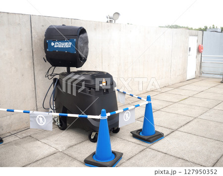 稼働するミスト冷却機 127950352