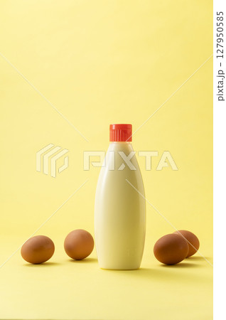 マヨネーズと卵 127950585