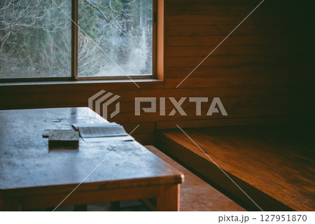 早朝の黍殻避難小屋 早朝の黍殻避難小屋 127951870