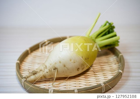 ずっしりとした存在感のあじまるみ大根 ずっしりとした存在感のあじまるみ大根 127952108