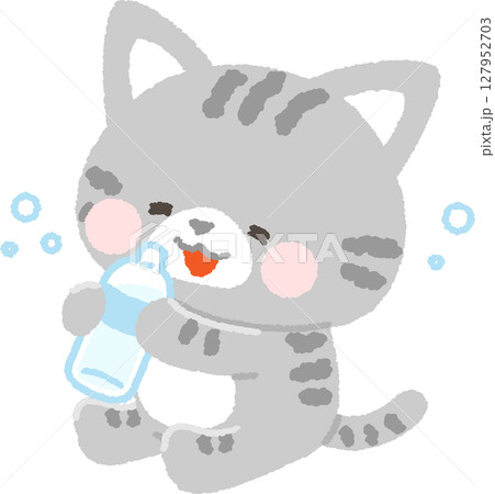 水分補給をするサバトラネコ 127952703