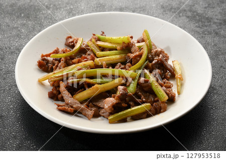 豚肉とセロリのオイスターソース炒め 豚肉とセロリのオイスターソース炒め 127953518