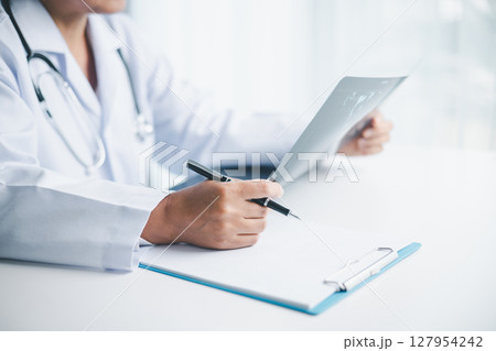 Concept business doctor education essential globalization, student learn and study in university and college to master knowledge needed travel global economy. book stethoscope for medical health care 127954242