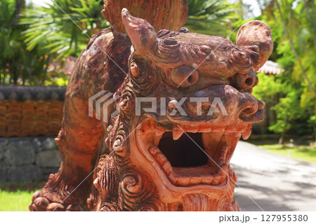 沖縄のシーサー 沖縄のシーサー 127955380