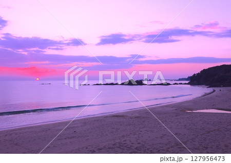 伊勢志摩・市後の浜（いちごのはま）のだるま朝陽/伊勢志摩国立公園 127956473