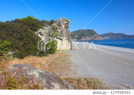 「世界文化遺産」熊野古道・伊勢路の「獅子岩（獅子巌、ししいわ）」と七里ヶ浜/国指定天然記念物 127956501