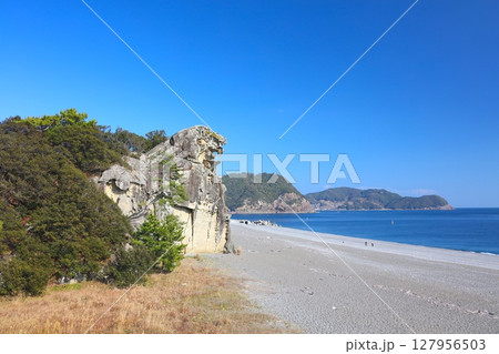 「世界文化遺産」熊野古道・伊勢路の「獅子岩（獅子巌、ししいわ）」と七里ヶ浜/国指定天然記念物 127956503