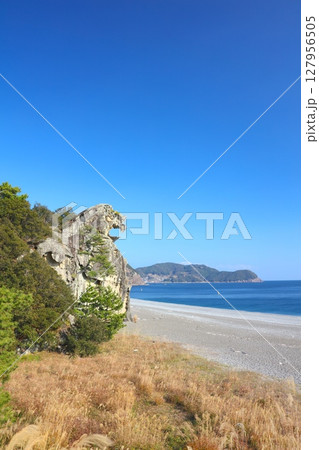 「世界文化遺産」熊野古道・伊勢路の「獅子岩（獅子巌、ししいわ）」と七里ヶ浜/国指定天然記念物 127956505