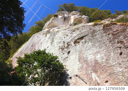 「世界文化遺産」熊野古道・伊勢路の「花の窟（はなのいわや）」/国指定天然記念物 127956509