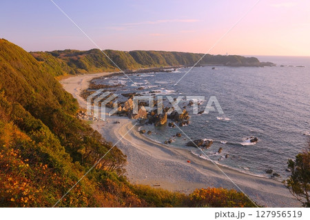 潮岬灯台と熊野灘の夕景/日本の灯台50選/Aランク保存灯台/吉野熊野国立公園 127956519