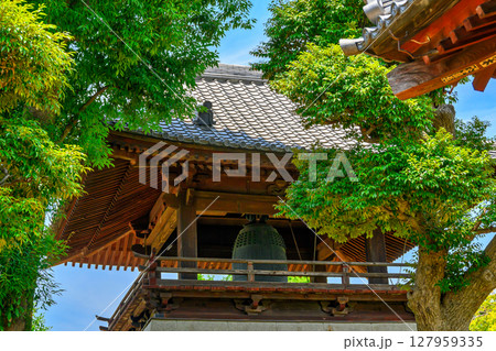 東京都　護国寺（ごこくじ）　鐘 楼　江戸時代中期に建立された文化財 127959335