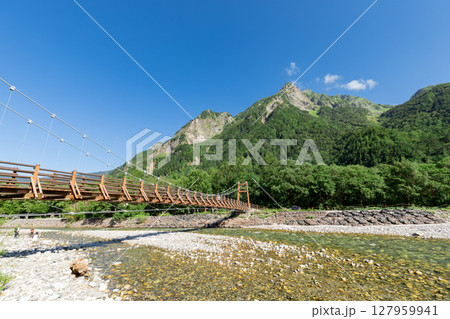 ＜長野県＞上高地の絶景　明神橋と梓川 127959941