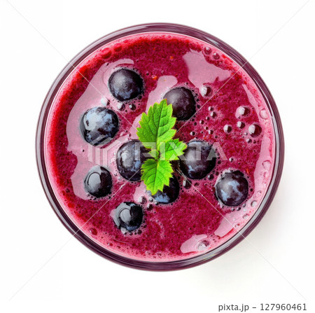 glass of red berry smoothie 127960461