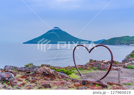 (鹿児島県)長崎鼻から望む開聞岳 (鹿児島県)長崎鼻から望む開聞岳 127960819