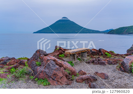 (鹿児島県)長崎鼻から望む開聞岳 (鹿児島県)長崎鼻から望む開聞岳 127960820