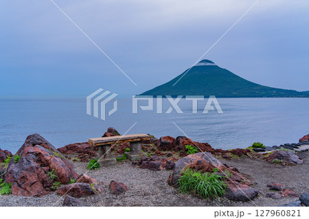(鹿児島県)長崎鼻から望む開聞岳 (鹿児島県)長崎鼻から望む開聞岳 127960821