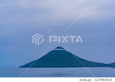 (鹿児島県)長崎鼻から望む開聞岳 (鹿児島県)長崎鼻から望む開聞岳 127960823