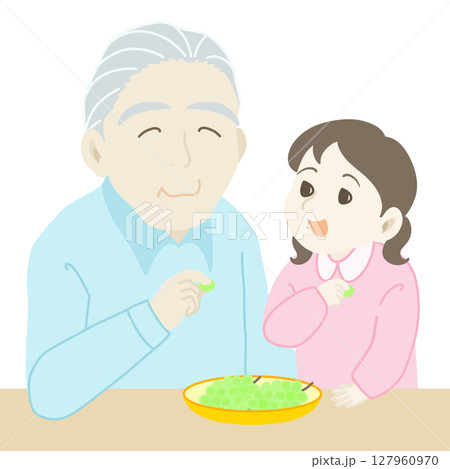 敬老の日_ぶどうを食べる祖父と孫 127960970