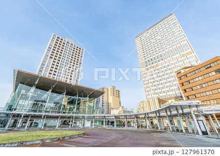 福井県福井市　JR福井駅西口周辺の街並み 127961370