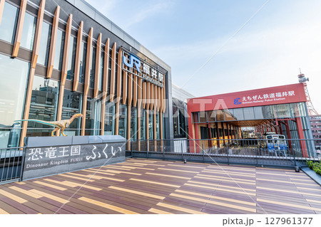 福井県福井市　JR福井駅とえちぜん鉄道福井駅 127961377