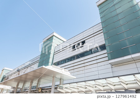 福井県福井市 快晴のJR福井駅(西口) 福井県福井市 快晴のJR福井駅(西口) 127961492