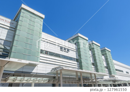 福井県福井市　快晴のJR福井駅（西口） 127961550