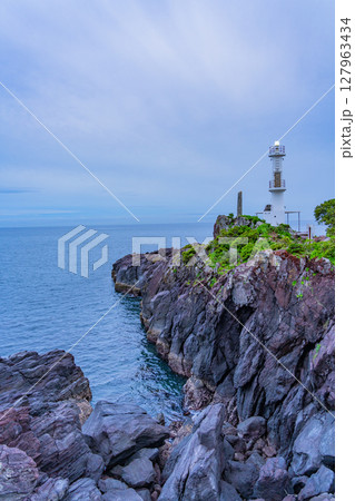 （鹿児島県）長崎鼻の薩摩長崎鼻灯台　夕景 127963434