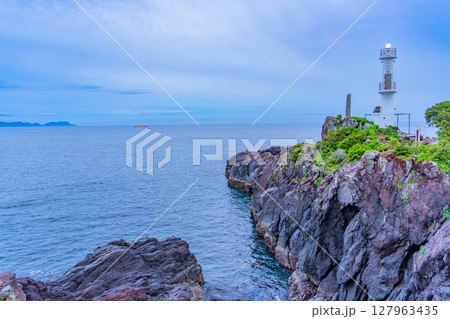 (鹿児島県)長崎鼻の薩摩長崎鼻灯台 夕景 (鹿児島県)長崎鼻の薩摩長崎鼻灯台 夕景 127963435