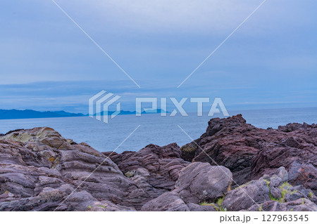 (鹿児島県)長崎鼻から望む佐多岬 夕景 (鹿児島県)長崎鼻から望む佐多岬 夕景 127963545