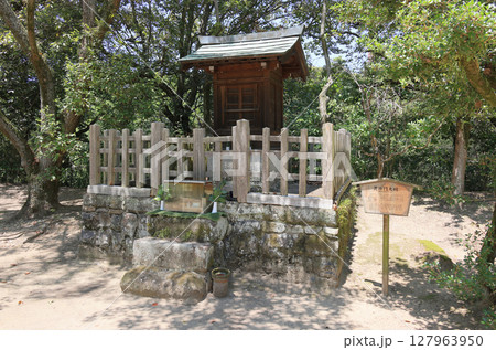 栗林公園の北庭、毘沙門天祠 127963950