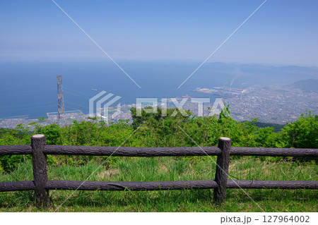 愛媛県四国中央市　翠波峰展望台から川之江・荘内半島方面を望む 127964002