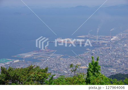 愛媛県四国中央市　翠波峰展望台から荘内半島・川之江方面を望む 127964006