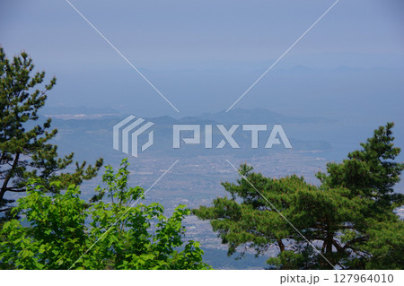 愛媛県四国中央市　翠波峰展望台から土居町・大島方面を望む 127964010