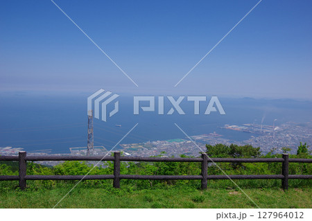 愛媛県四国中央市　翠波峰展望台から荘内半島・川之江方面を望む 127964012