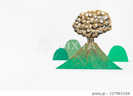 火山噴火 火山灰対策 噴火情報 降灰予報 山 火山噴火 火山灰対策 噴火情報 降灰予報 山 127965189