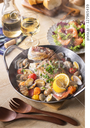 鯛のアクアパッツァ 127965439