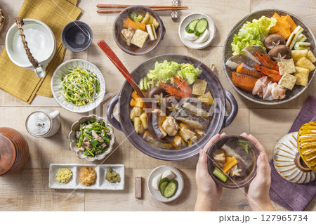 いつもの食卓 寄せ鍋 127965734