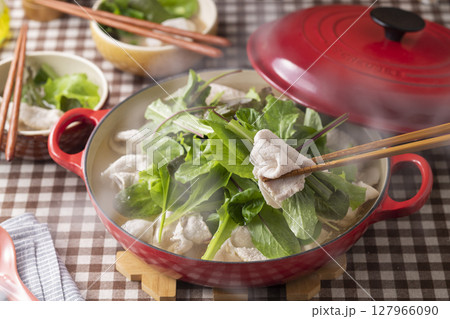 たっぷりベビーリーフの豚しゃぶ鍋 127966090